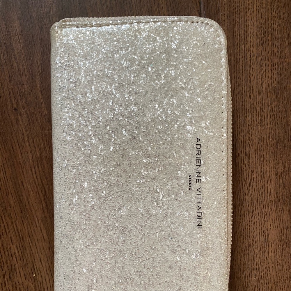 Adrienne Vittadini wallet